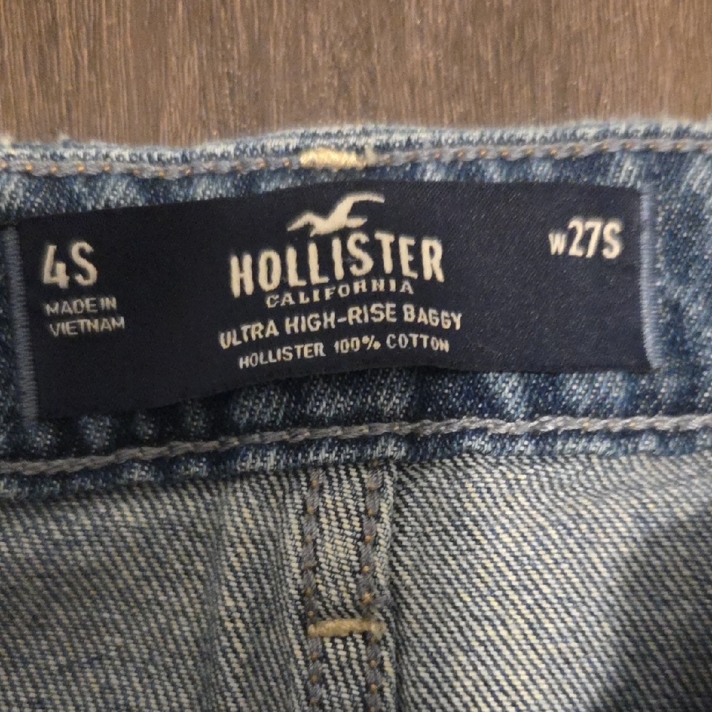 Hollister Women's Ultra High Waist Baggy 27 Short - Picture 2 of 3